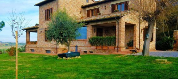 4 bedrooms Villa in Montepulciano, Italy No. 197174 2