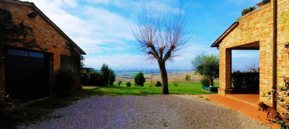 4 bedrooms Villa in Montepulciano, Italy No. 197174 11