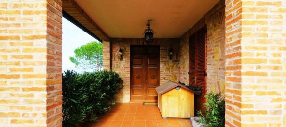 4 bedrooms Villa in Montepulciano, Italy No. 197174 8