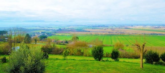 4 bedrooms Villa in Montepulciano, Italy No. 197174 3