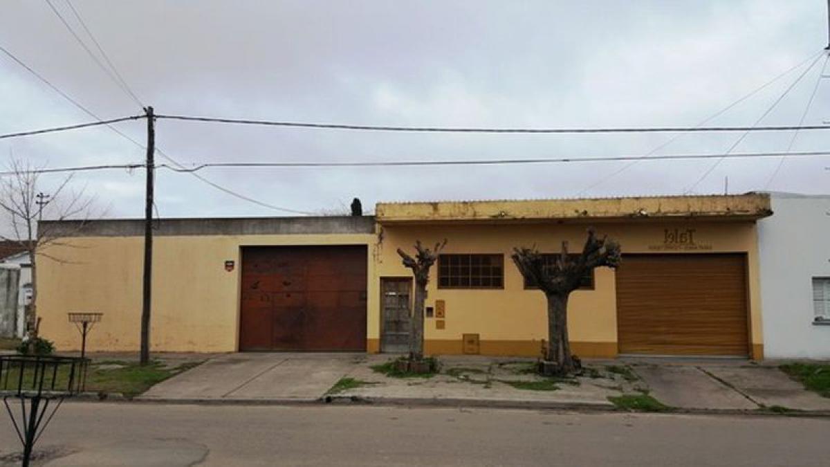 330m² Commercial property in Mar del Plata, Argentina No. 108531