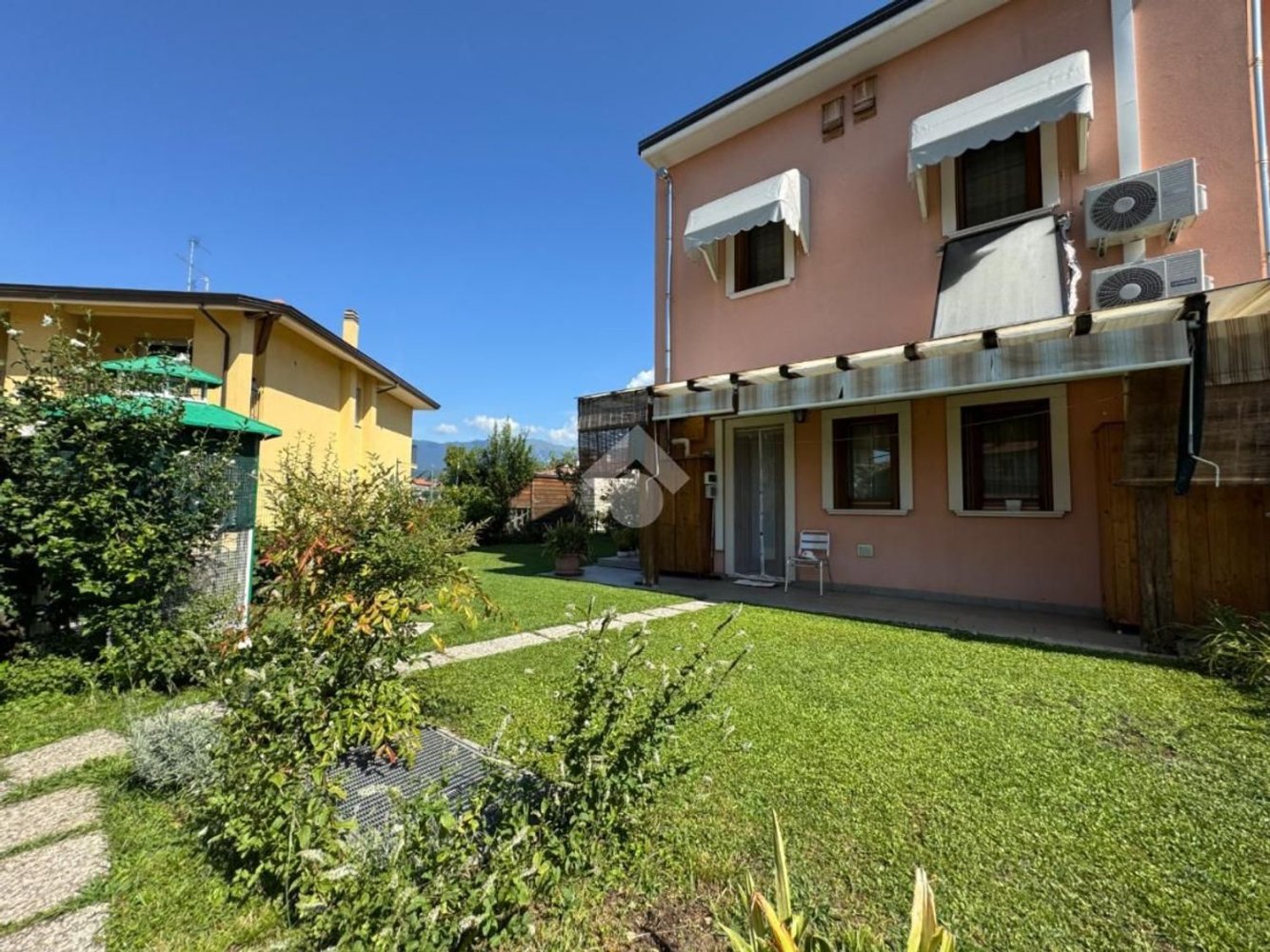 Villa de 4 habitaciónes en Colle Umberto, Italy No. 273717