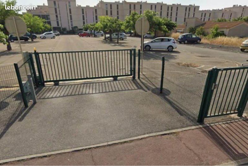  Parking in Saint-Cyprien, France No. 342113