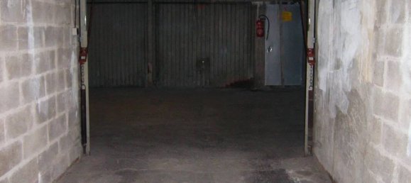 13m² Garage in Marseille, France No. 331493 2
