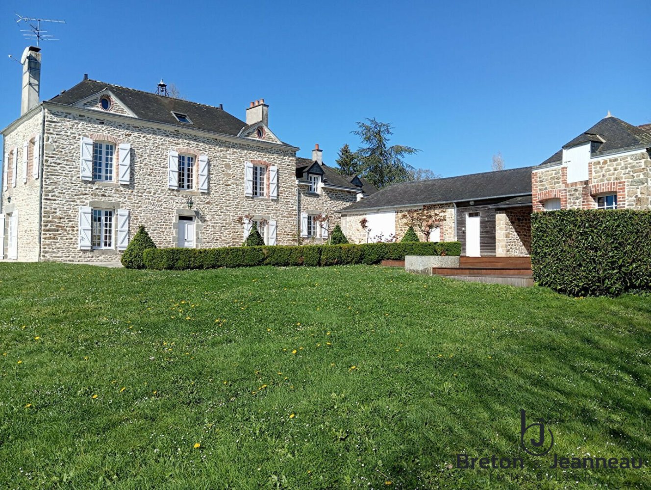 Дом с 6 спальнями в Майен, Франция № 359210