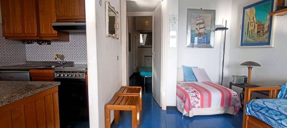 2-salle Appartement à Finale Ligure, Italy No. 213439 11