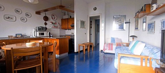 2-salle Appartement à Finale Ligure, Italy No. 213439 6