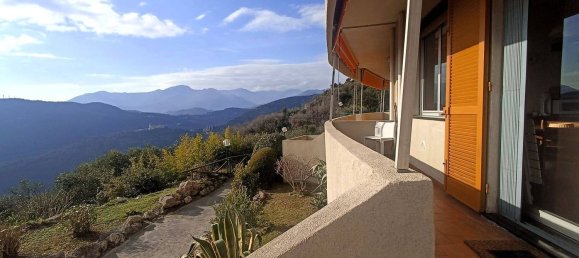 2-salle Appartement à Finale Ligure, Italy No. 213439 4