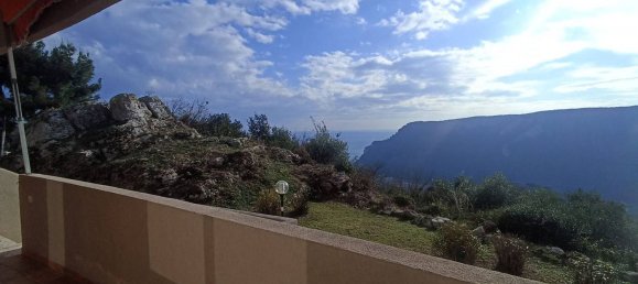 2-salle Appartement à Finale Ligure, Italy No. 213439 3