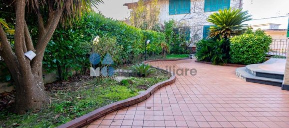 Вилла с 5 комнатами в Неаполь, Италия № 32304 3