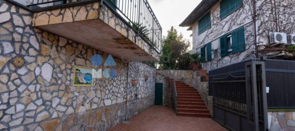 Вилла с 5 комнатами в Неаполь, Италия № 32304 36