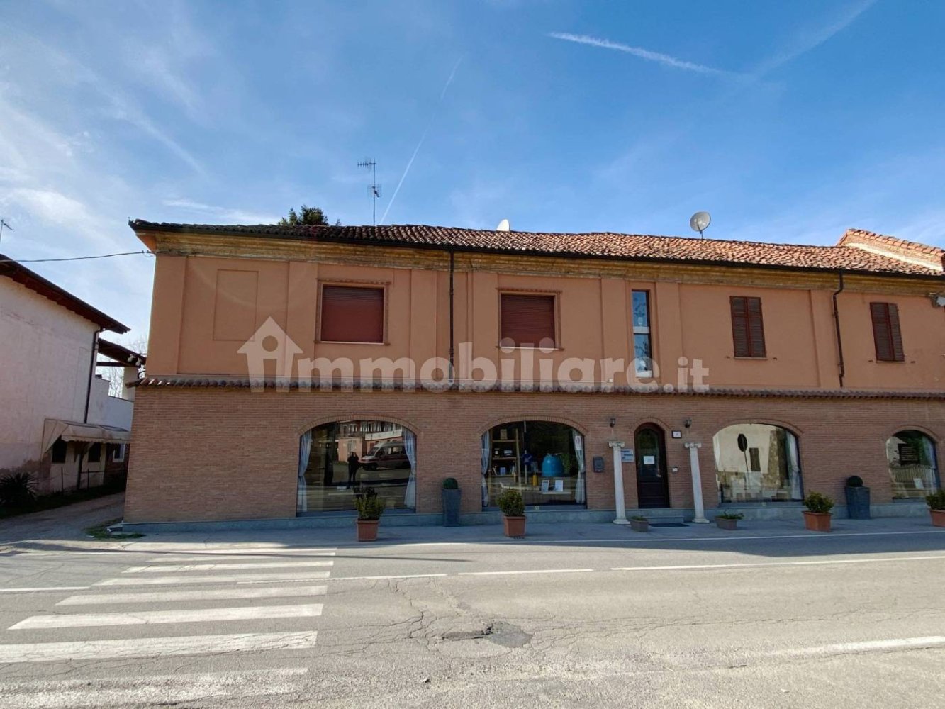 5 rooms Commercial property in Isola d'Asti, Italy No. 162127