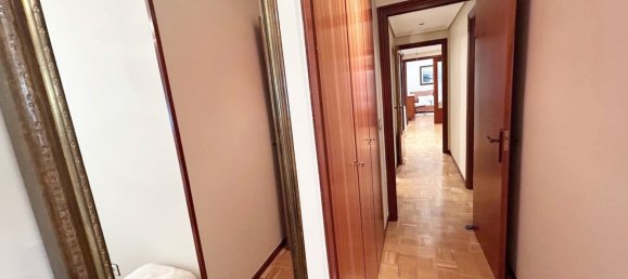 3 bedrooms Apartment in Vitoria-Gasteiz, Spain No. 155583 2