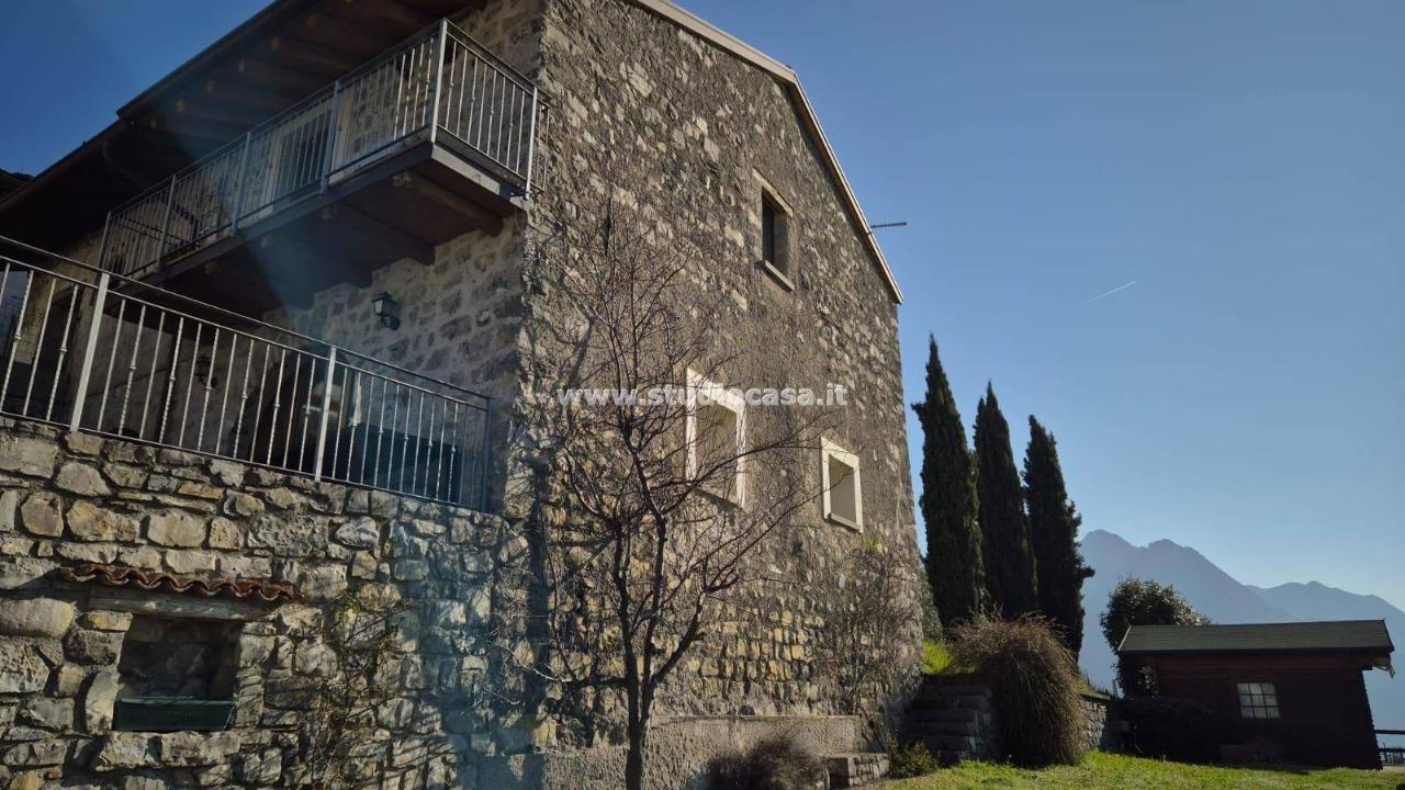 3 rooms Villa in Solto Collina, Italy No. 33075