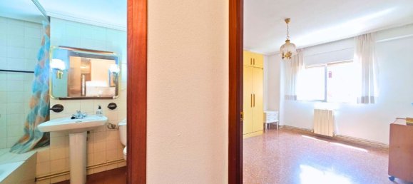 Apartamento de 3 dormitorios en Zaragoza, Spain No. 163283 36