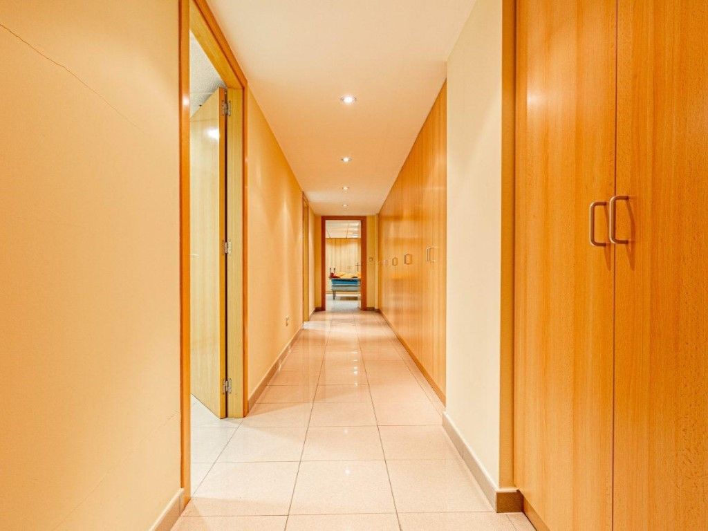 300m² Commercial property in Figueres, Spain No. 193780