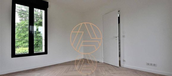 4 bedrooms Villa in Saint-Maur-des-Fosses, France No. 161635 7