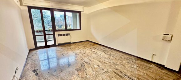 5 rooms Apartment in Bologna, Italy No. 18919 7