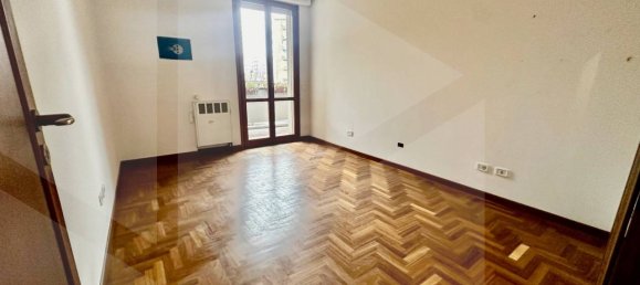 5 rooms Apartment in Bologna, Italy No. 18919 13