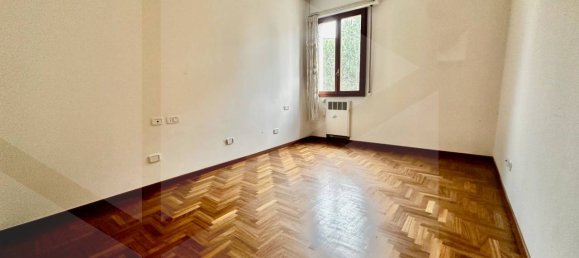 5 rooms Apartment in Bologna, Italy No. 18919 18