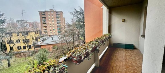 5 rooms Apartment in Bologna, Italy No. 18919 10