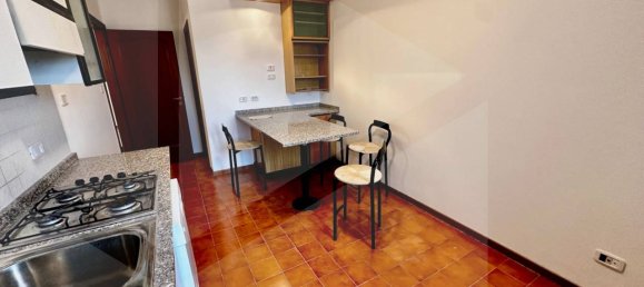 5 rooms Apartment in Bologna, Italy No. 18919 3