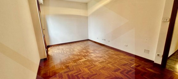 5 rooms Apartment in Bologna, Italy No. 18919 21