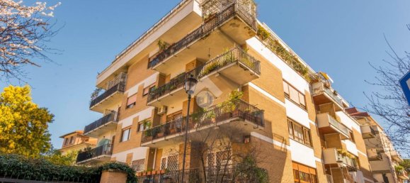 Квартира с 2 комнатами в Рим, Италия № 161099 2