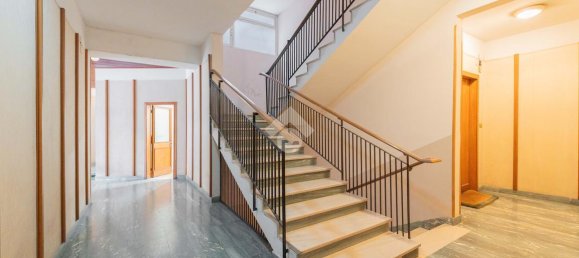 Квартира с 2 комнатами в Рим, Италия № 161099 4