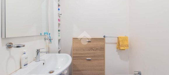 Квартира с 2 комнатами в Рим, Италия № 161099 26