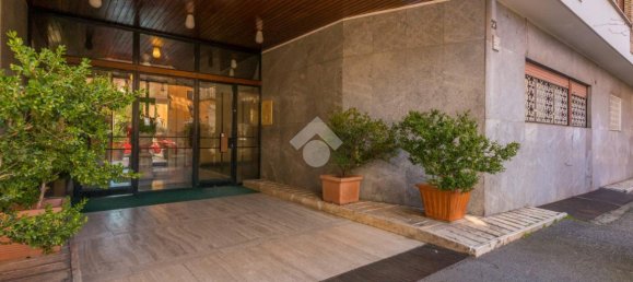 Квартира с 2 комнатами в Рим, Италия № 161099 5