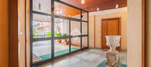 Квартира с 2 комнатами в Рим, Италия № 161099 3