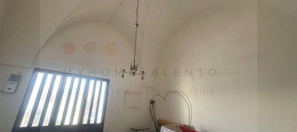 Дом с 8 комнатами в Miggiano, Италия № 157744 9