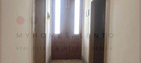 Дом с 8 комнатами в Miggiano, Италия № 157744 8