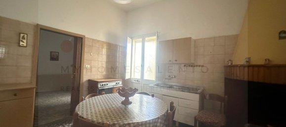 Дом с 8 комнатами в Miggiano, Италия № 157744 3