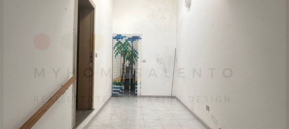 Дом с 8 комнатами в Miggiano, Италия № 157744 7