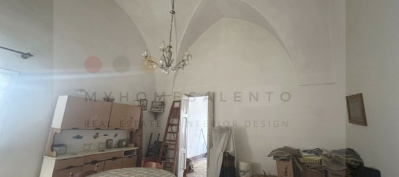 Дом с 8 комнатами в Miggiano, Италия № 157744 22