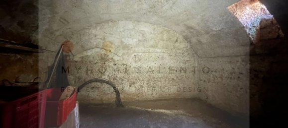 Дом с 8 комнатами в Miggiano, Италия № 157744 27