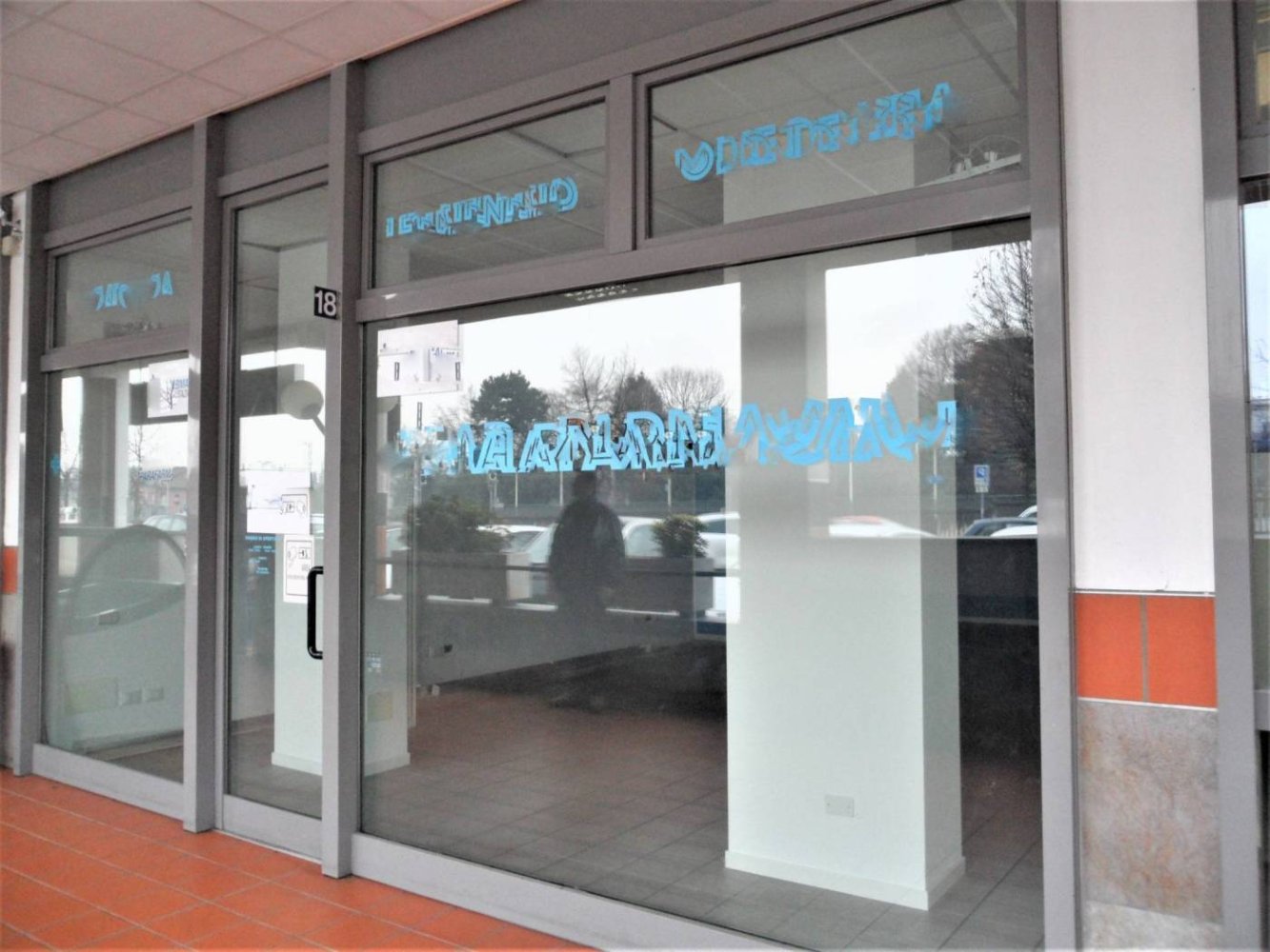 Коммерческая недвижимость с 1 комнатой в Марьяно Коменсе, Италия № 237532