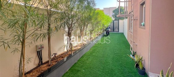 Moradia em banda T4 em Dubai Land, UAE N.º 99326 2