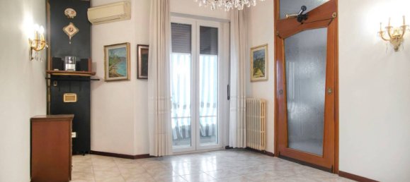 1 bedroom Apartment in Milan, Italy No. 352194 2