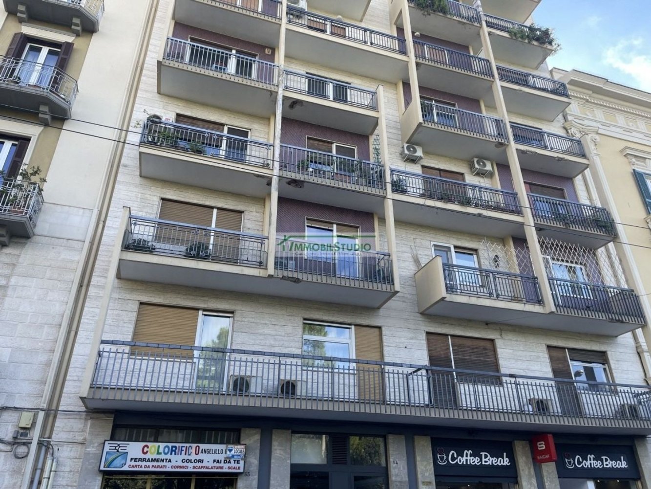 Квартира с 2 комнатами в Бари, Италия № 18847