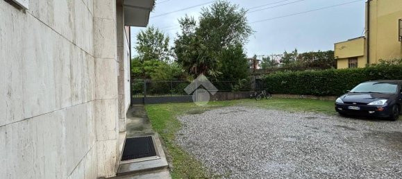 3 bedrooms Apartment in Brescia, Italy No. 295204 5