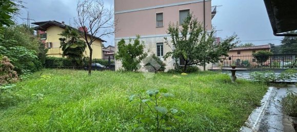3 bedrooms Apartment in Brescia, Italy No. 295204 4