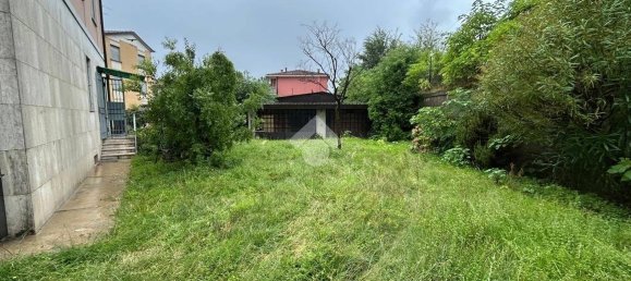 3 bedrooms Apartment in Brescia, Italy No. 295204 24