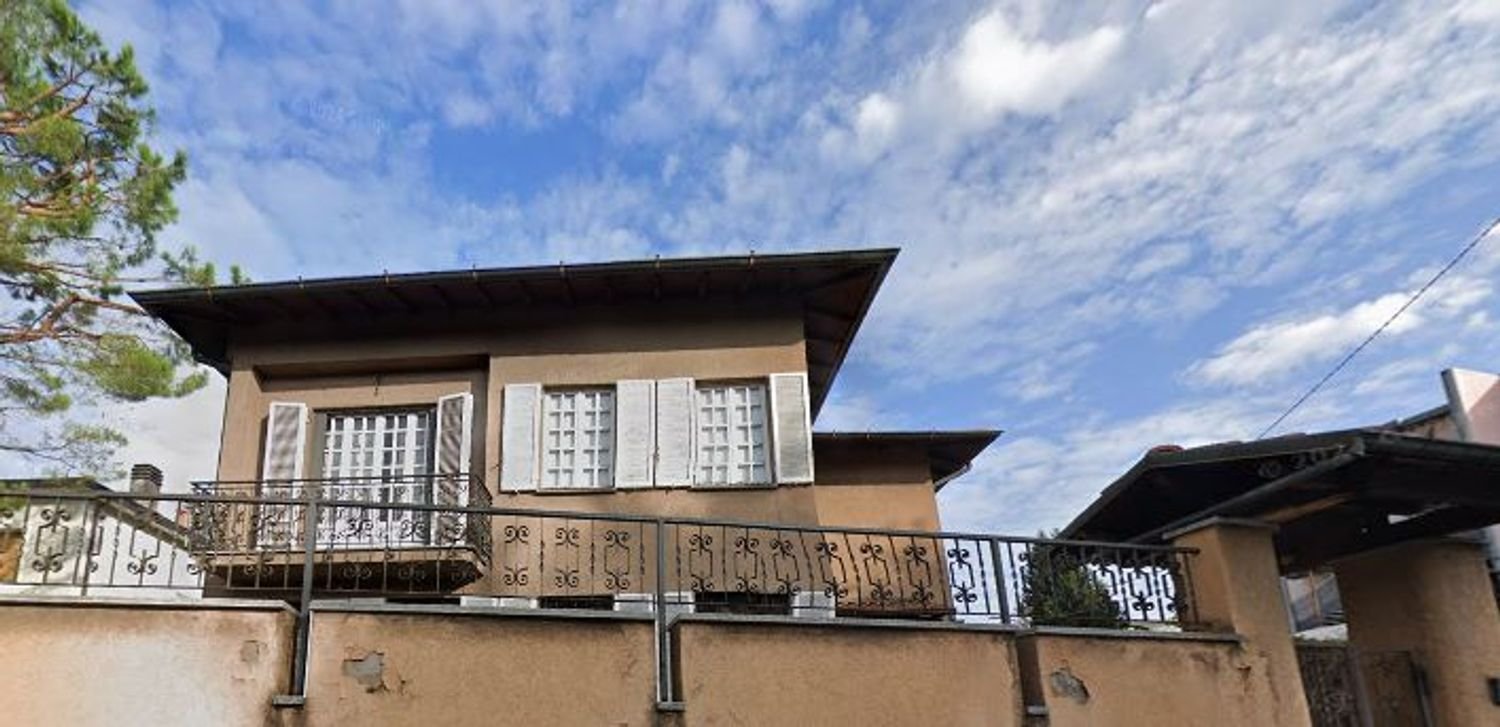 3 rooms Apartment in Varese, Italy No. 8433