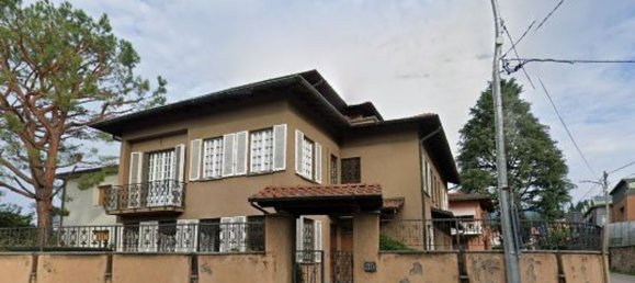 3 rooms Apartment in Varese, Italy No. 8433 2