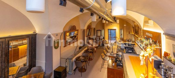 2 rooms Commercial property in Florence, Italy No. 38875 2