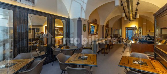 2 rooms Commercial property in Florence, Italy No. 38875 3