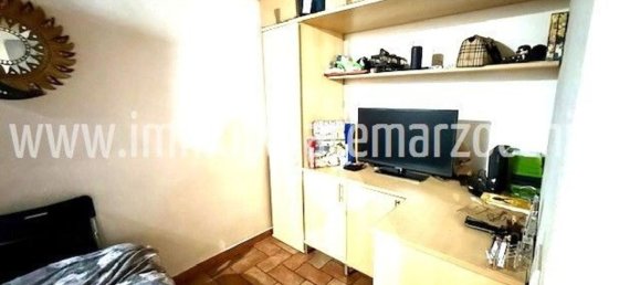 Квартира с 2 комнатами в Сиена, Италия № 203602 8